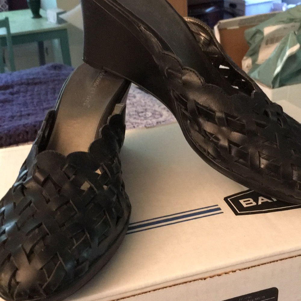 Black wedges